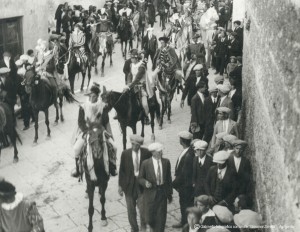 23-2-Festa-Madonna-del-Monte-Sfilata-a-cavallo-con-personaggi-in-costume