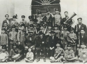 La-banda-musicale-di-Agrigento.-Al-centro-della-foto-il-maestro-Raffaele-Balletti-19091